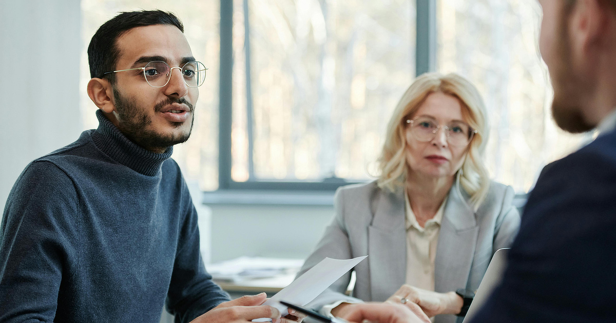 Converting Warriors into Builders - Individual Paths from Violence to Prosperity